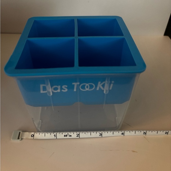 [NWT] Clear Ice Cube Maker - Picture 6 of 9